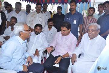 Celebs Pay Condolences to C Narayana Reddy